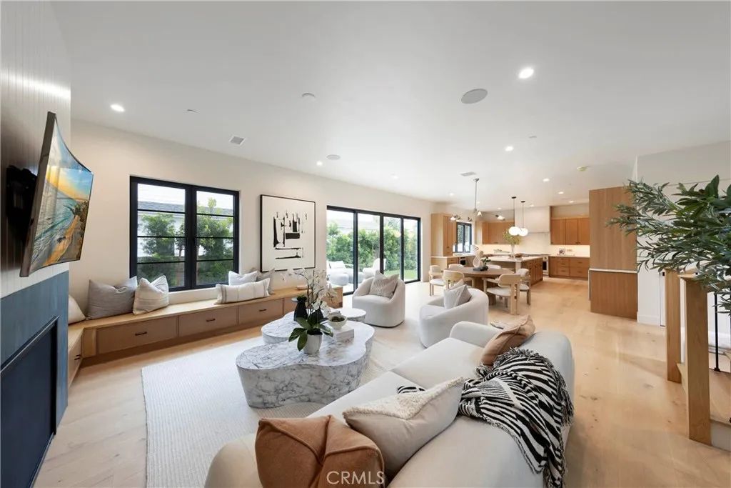 1594 Redlands Place, Costa Mesa, CA 92627