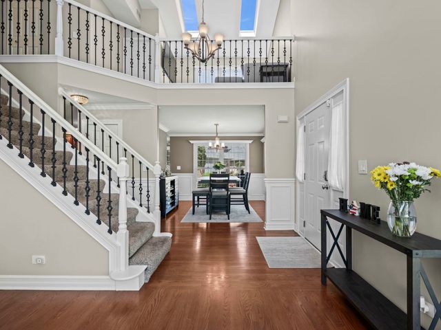 301 Lynwood Circle, Bloomingdale, IL 60108