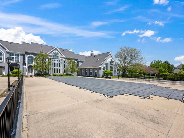 301 Lynwood Circle, Bloomingdale, IL 60108