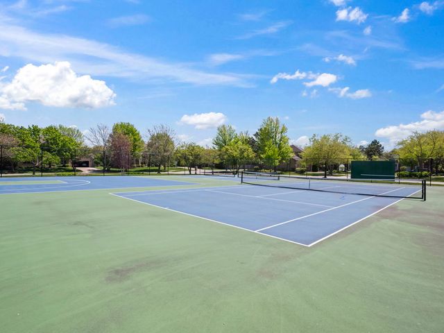 301 Lynwood Circle, Bloomingdale, IL 60108