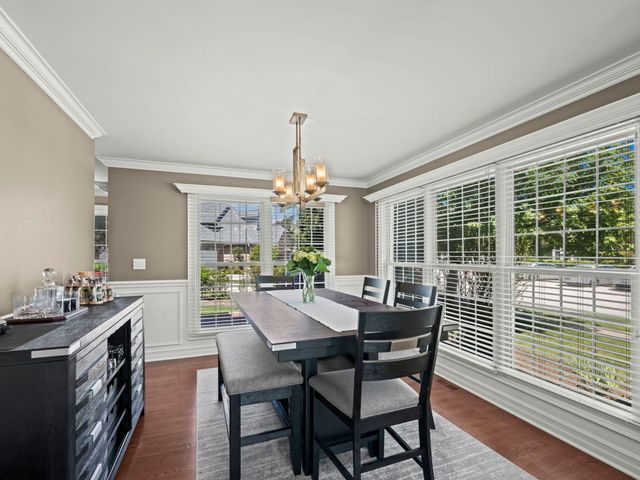 301 Lynwood Circle, Bloomingdale, IL 60108