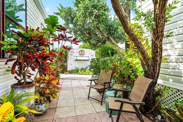 4 East Cedar Drive Cd, Briny Breezes, FL 33435
