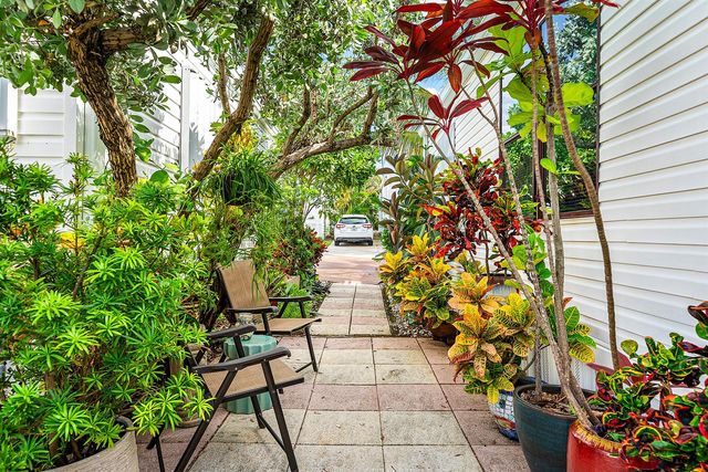 4 East Cedar Drive Cd, Briny Breezes, FL 33435