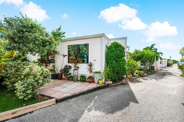 4 East Cedar Drive Cd, Briny Breezes, FL 33435