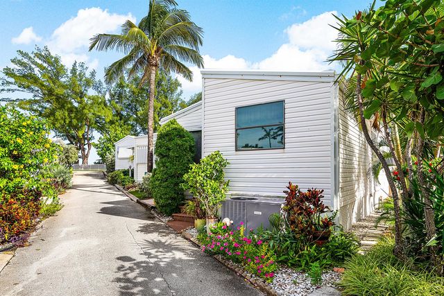 4 East Cedar Drive Cd, Briny Breezes, FL 33435