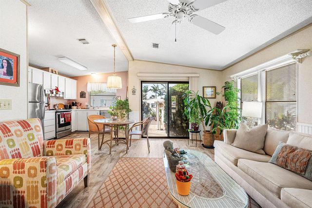 4 East Cedar Drive Cd, Briny Breezes, FL 33435