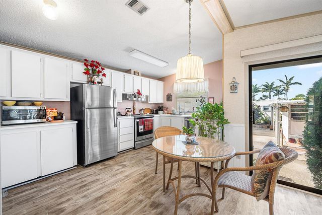 4 East Cedar Drive Cd, Briny Breezes, FL 33435