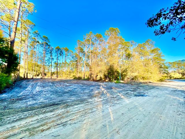 104 HOWARD Drive, Interlachen, FL 32148