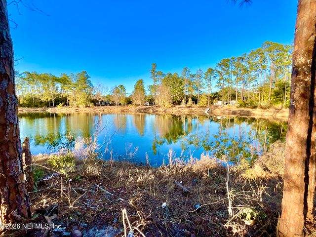 104 HOWARD Drive, Interlachen, FL 32148