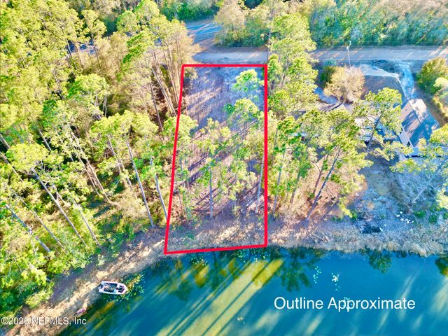 104 HOWARD Drive, Interlachen, FL 32148