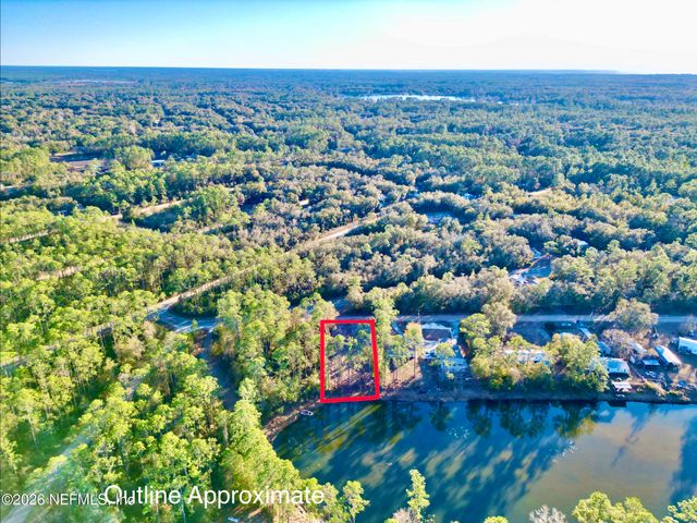 104 HOWARD Drive, Interlachen, FL 32148