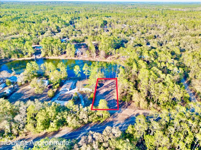 104 HOWARD Drive, Interlachen, FL 32148