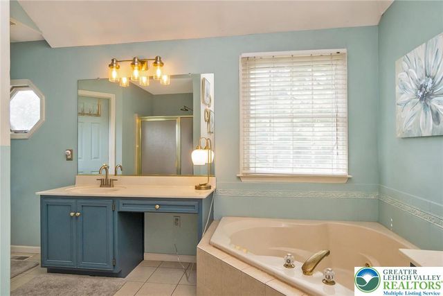 230 Hopewell Drive, Allentown City, PA 18104