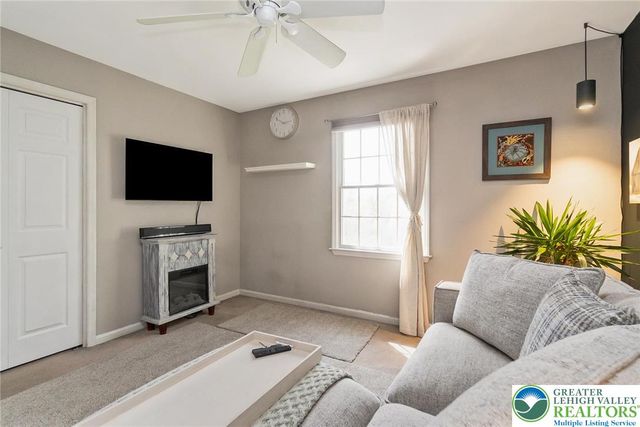 230 Hopewell Drive, Allentown City, PA 18104