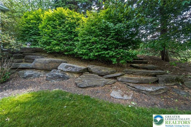 230 Hopewell Drive, Allentown City, PA 18104