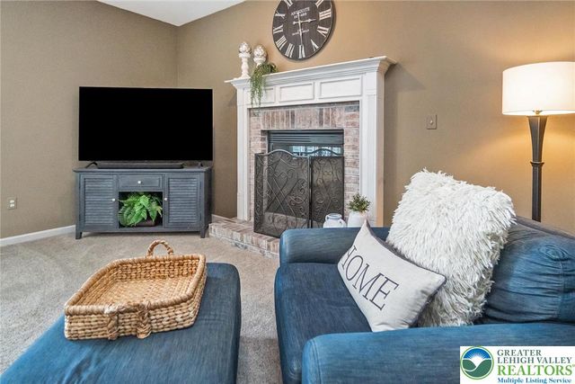 230 Hopewell Drive, Allentown City, PA 18104