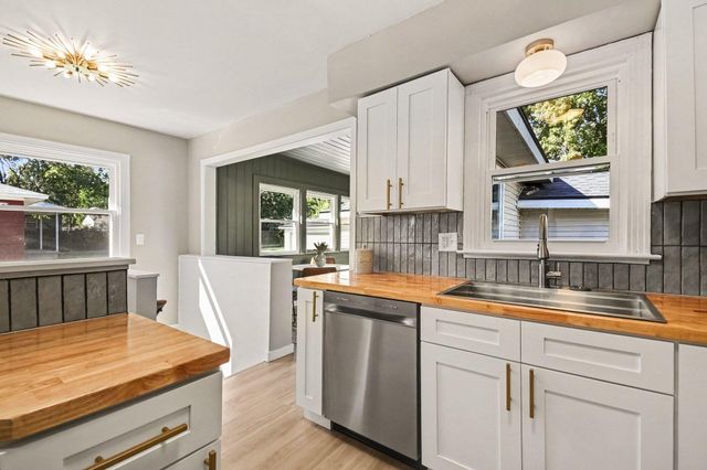 961 Ariebill Street Sw, City Of Wyoming, MI 49509