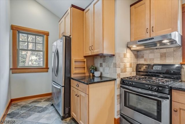 15 Garfield Pl, Montclair Twp., NJ 07043