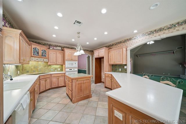 201 W Deer Valley Drive, Catoosa, OK 74015