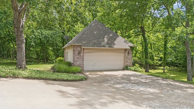 201 W Deer Valley Drive, Catoosa, OK 74015