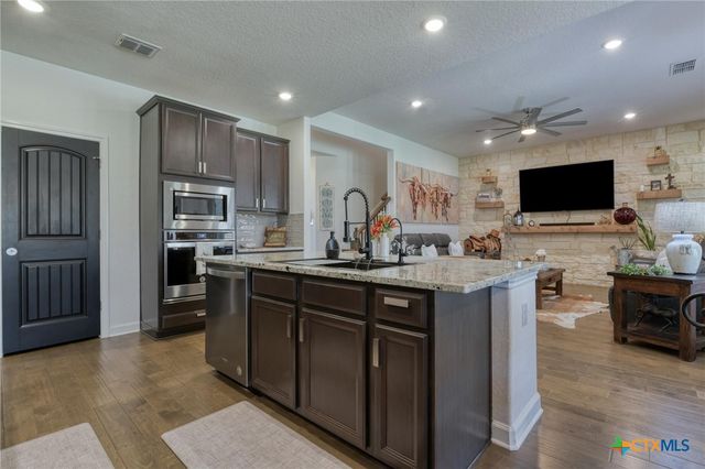 1531 Esser Crossing, New Braunfels, TX 78132