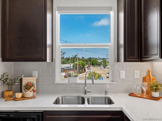 707 Magnolia Ave, Carlsbad, CA 92008