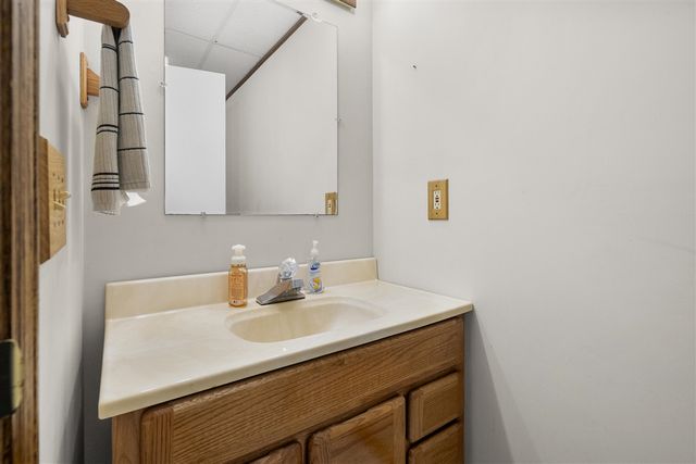 7534 Farmington Avenue, Kalamazoo, MI 49009