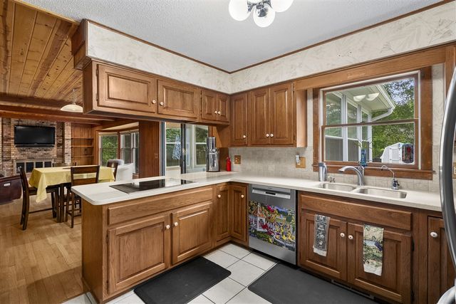 7534 Farmington Avenue, Kalamazoo, MI 49009
