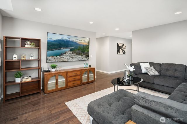 9414 Elm Avenue SE, Snoqualmie, WA 98065