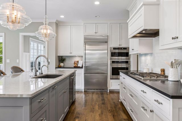 5116 Skyline Drive, Edina, MN 55436