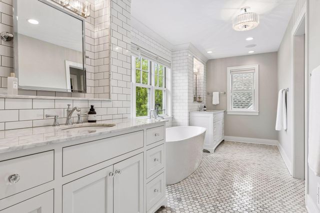 5116 Skyline Drive, Edina, MN 55436