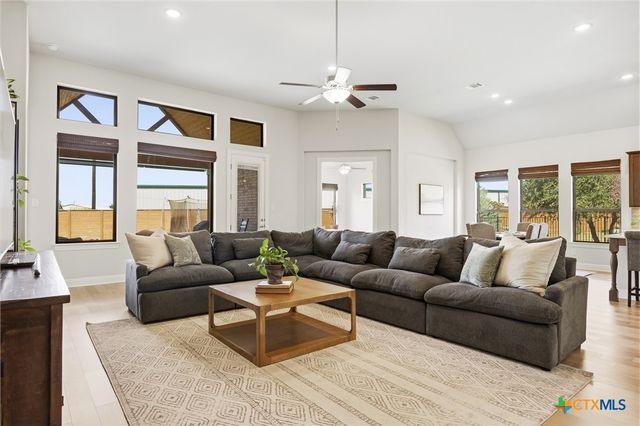 1216 Scenic Oaks Dr, Georgetown, TX 78628
