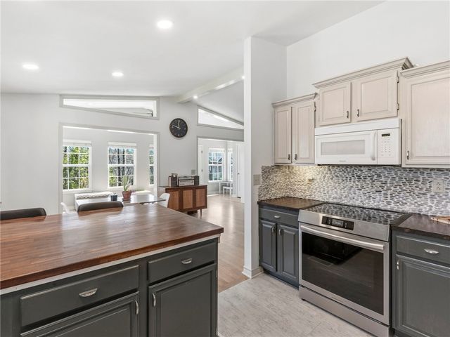 57 Chelmsworth Drive, Bella Vista, AR 72715