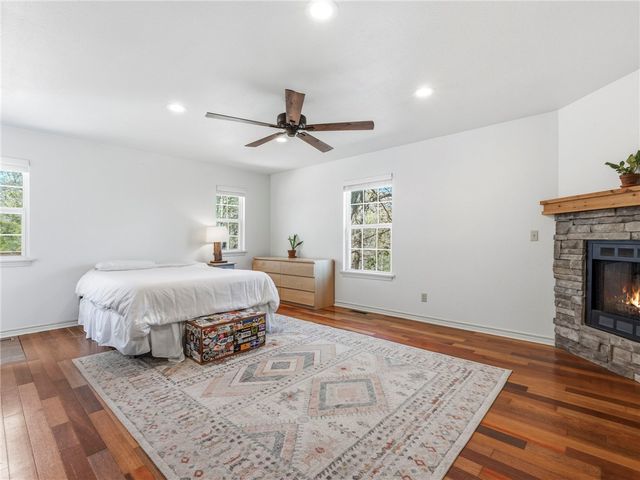 57 Chelmsworth Drive, Bella Vista, AR 72715
