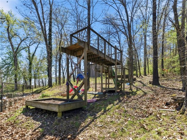 57 Chelmsworth Drive, Bella Vista, AR 72715