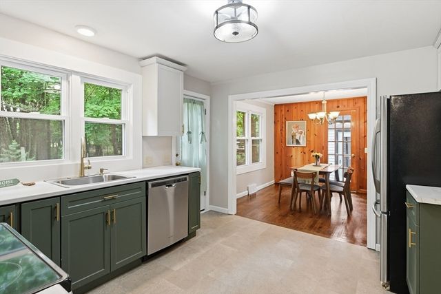 26 Wood Rd Ext, Westfield, MA 01085