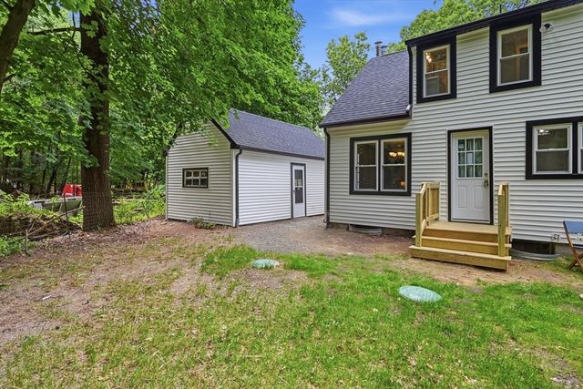 26 Wood Rd Ext, Westfield, MA 01085
