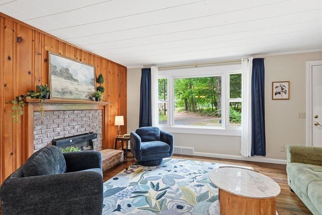 26 Wood Rd Ext, Westfield, MA 01085