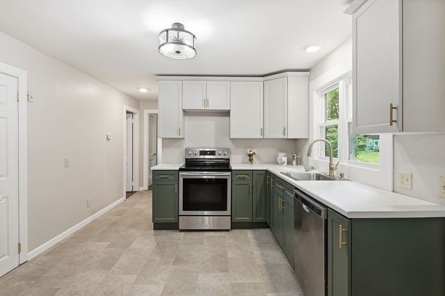 26 Wood Rd Ext, Westfield, MA 01085
