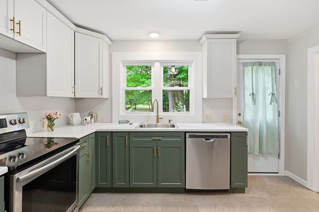 26 Wood Rd Ext, Westfield, MA 01085