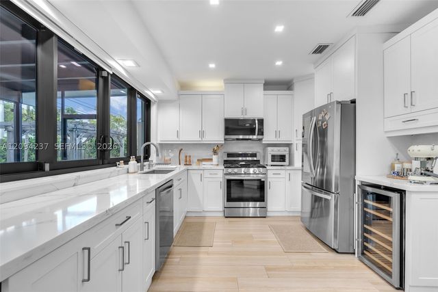 6021 SW 17th St, Miami, FL 33155
