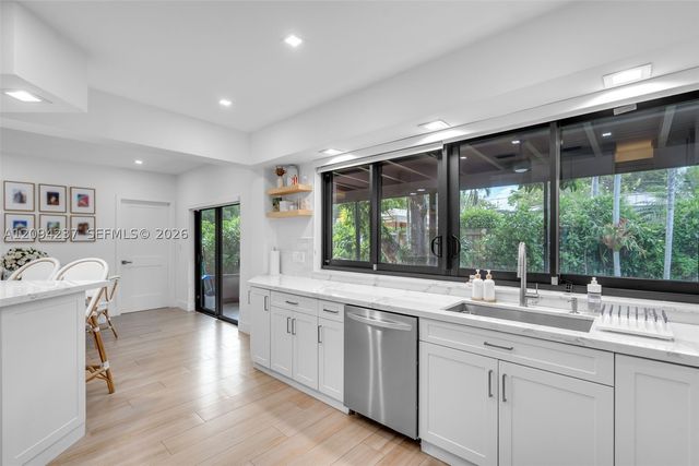 6021 SW 17th St, Miami, FL 33155