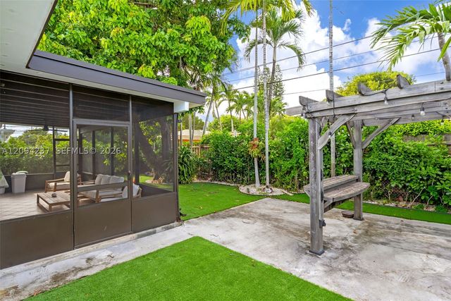 6021 SW 17th St, Miami, FL 33155
