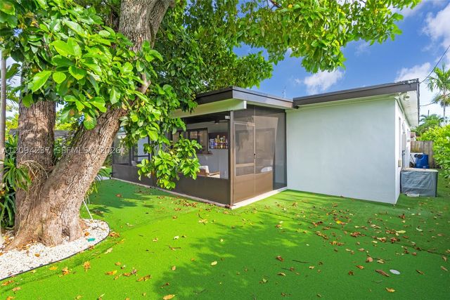 6021 SW 17th St, Miami, FL 33155