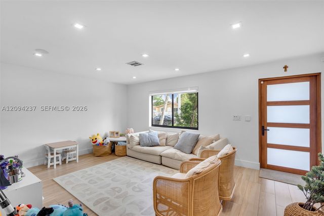 6021 SW 17th St, Miami, FL 33155