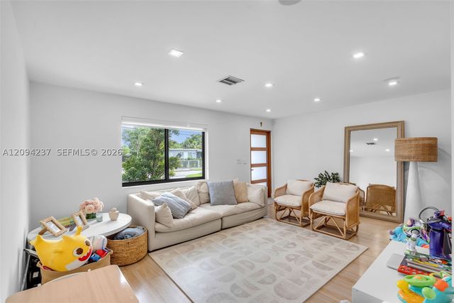 6021 SW 17th St, Miami, FL 33155