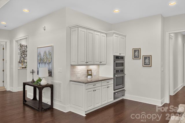 8718 Thornbury Place, Waxhaw, NC 28173