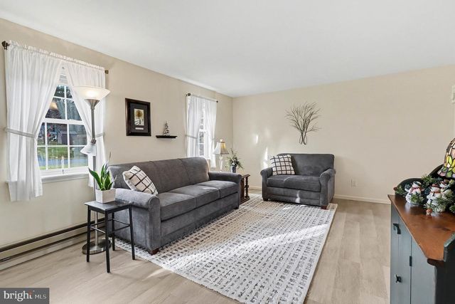 206 JOYCE DR, Lititz, PA 17543