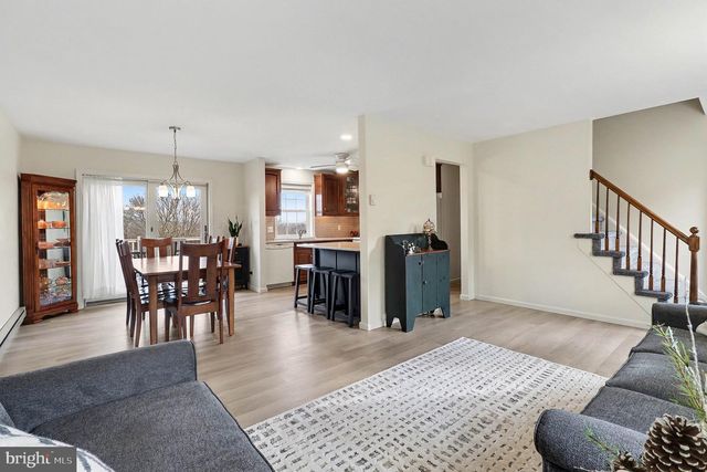 206 JOYCE DR, Lititz, PA 17543