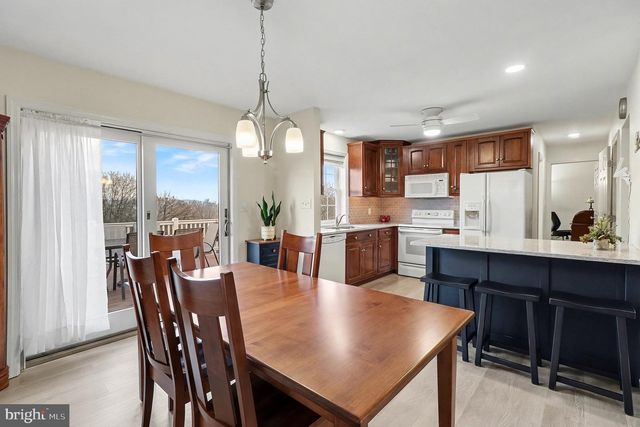 206 JOYCE DR, Lititz, PA 17543